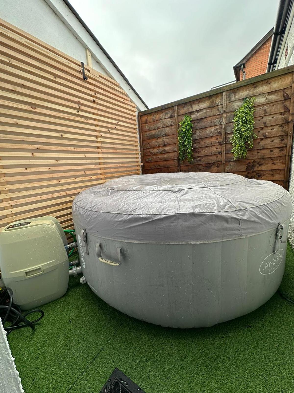 2 Bedroom Flat With Hot Tub Cardiff Exterior photo