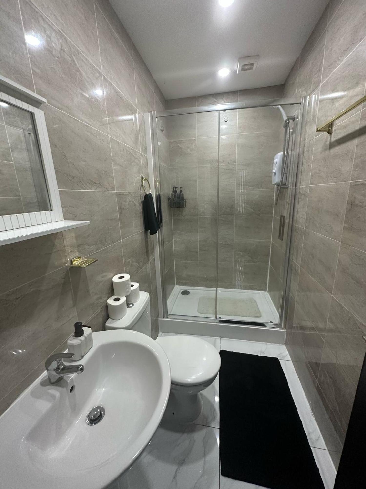 2 Bedroom Flat With Hot Tub Cardiff Exterior photo